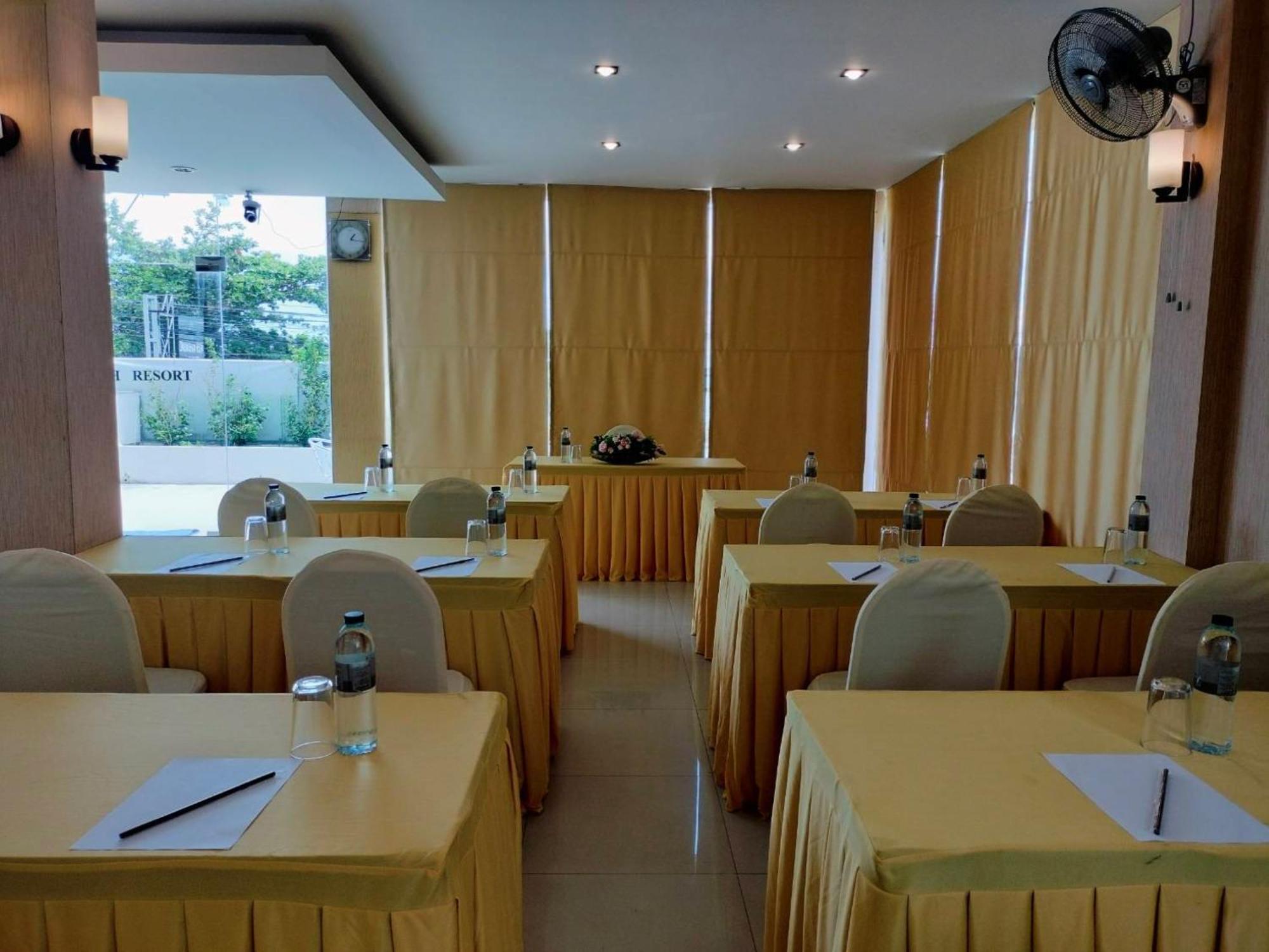 Dragon Beach Resort , Jomtien Beach Pattaya 外观 照片