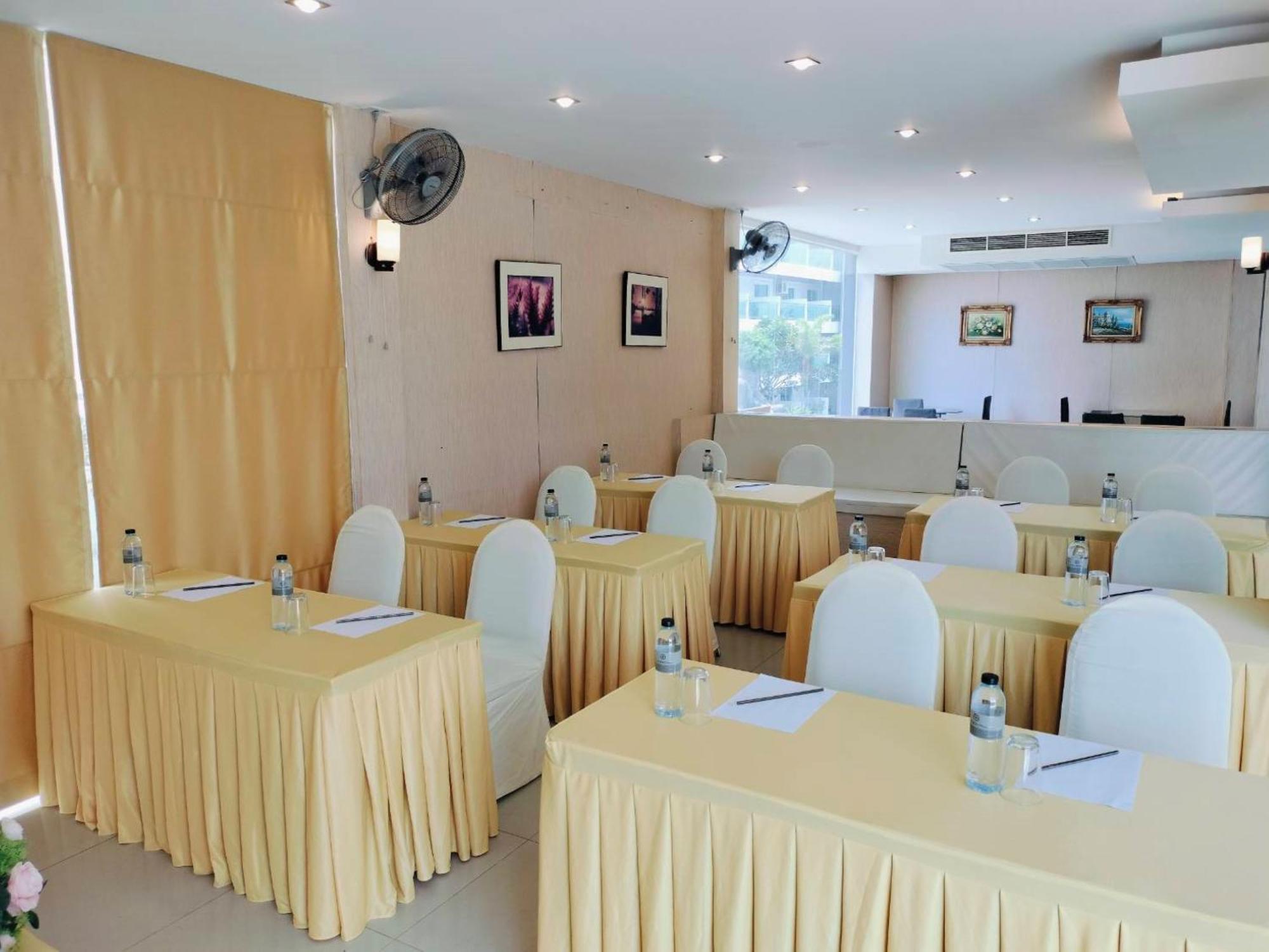 Dragon Beach Resort , Jomtien Beach Pattaya 外观 照片